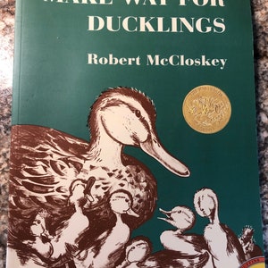 Vintage 1999, Make Way for Ducklings, Robert McCloskey, Caldecott Medal Winner, Softcover, Picture Puffins, Children&#39;s Classic, Book
