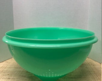 Vintage Tupperware, Jadeite Color, #339, 2 Quart Footed Colander / Strainer, Shower Gift, Vintage Tupperware, Retro Kitchen, Farmhouse