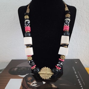 Gemischte afrikanische Perlenkette, Chunky afrikanische Perlenkette, Stammes-inspirierte Halskette