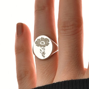 Solid Gold Daisy Signet Ring: Engraved Flower Ring