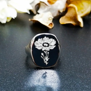 Daisy ring, Gold signet ring, Daisy signet ring, Everyday rings, Rings for women, Signet ring, Signet ring women, Engraved ring, Custom ring