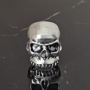 Bague tête de mort en argent sterling oxydé : bijoux de motard gothiques