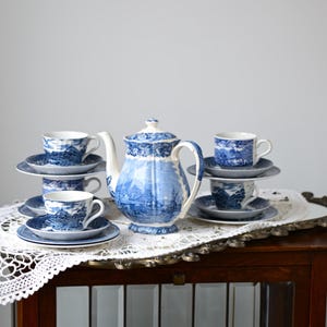 Vintage Engels theeservies | Theepot + 5 trio’s | Thames River Scenes | Blauw-wit transferware | Verzamelset