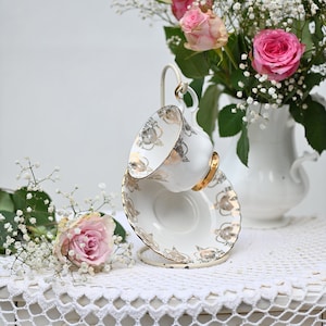 Vintage. gentleman&#39;s size Royal Albert Cup & Saucer.