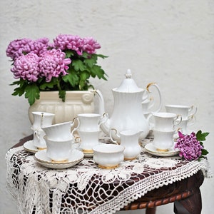 Royal Albert, Val D&#39;or, Bone China England Geschirr für 12 Personen (6 Jentelmen-Größe und 6 Damengröße, Tasse und Untertasse).