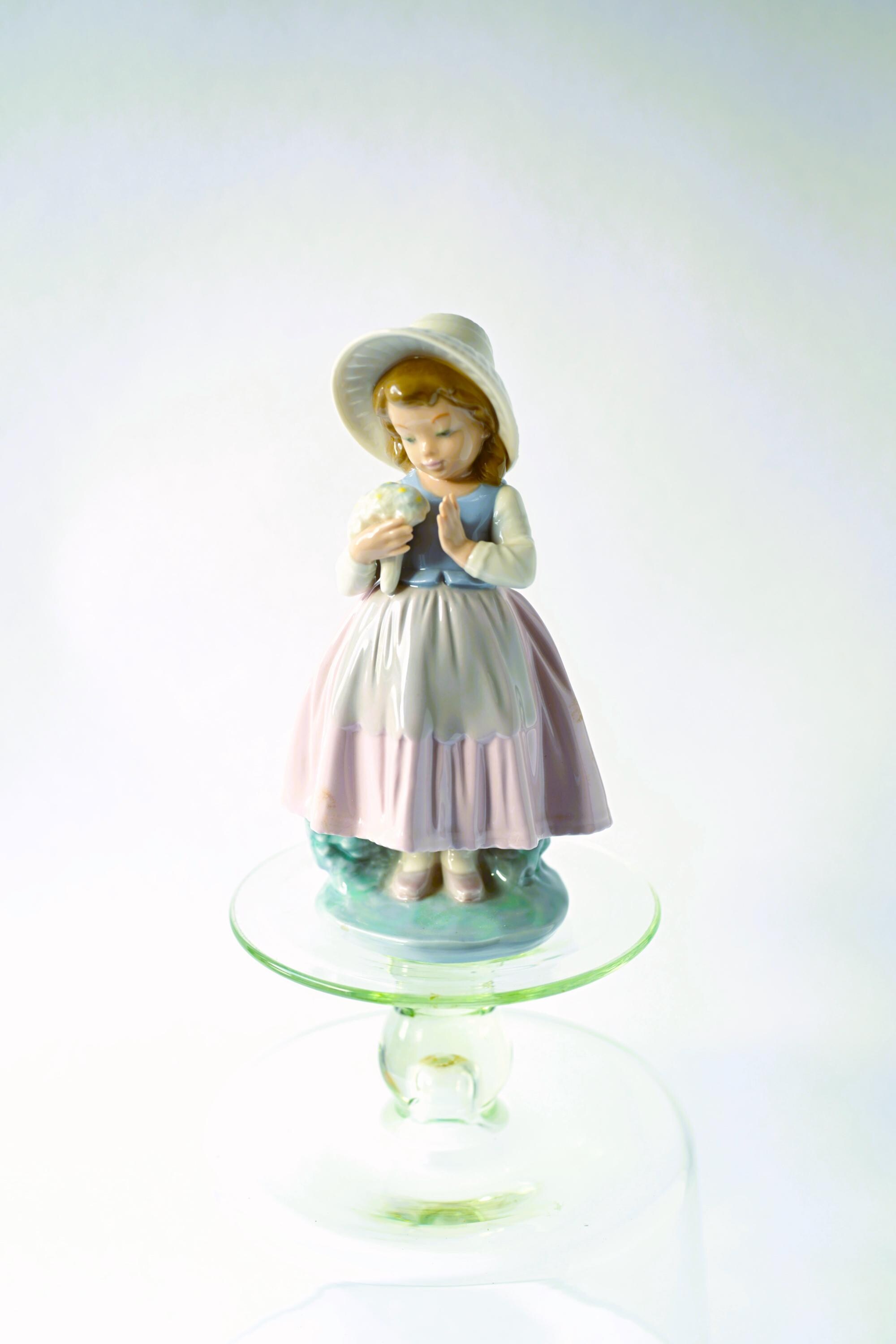 美品 LLADRO NAO リヤドロ ナオ 人形 花を持つ少女 置物 2b23 Amazon