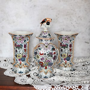 Antieke, oude Delftse polychrome 3-delige Delftse kastset. Porseleinvlees