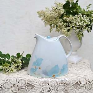 Beautiful SCHERZER MIRANDA BAVARIA, coffee pot or tea pot.