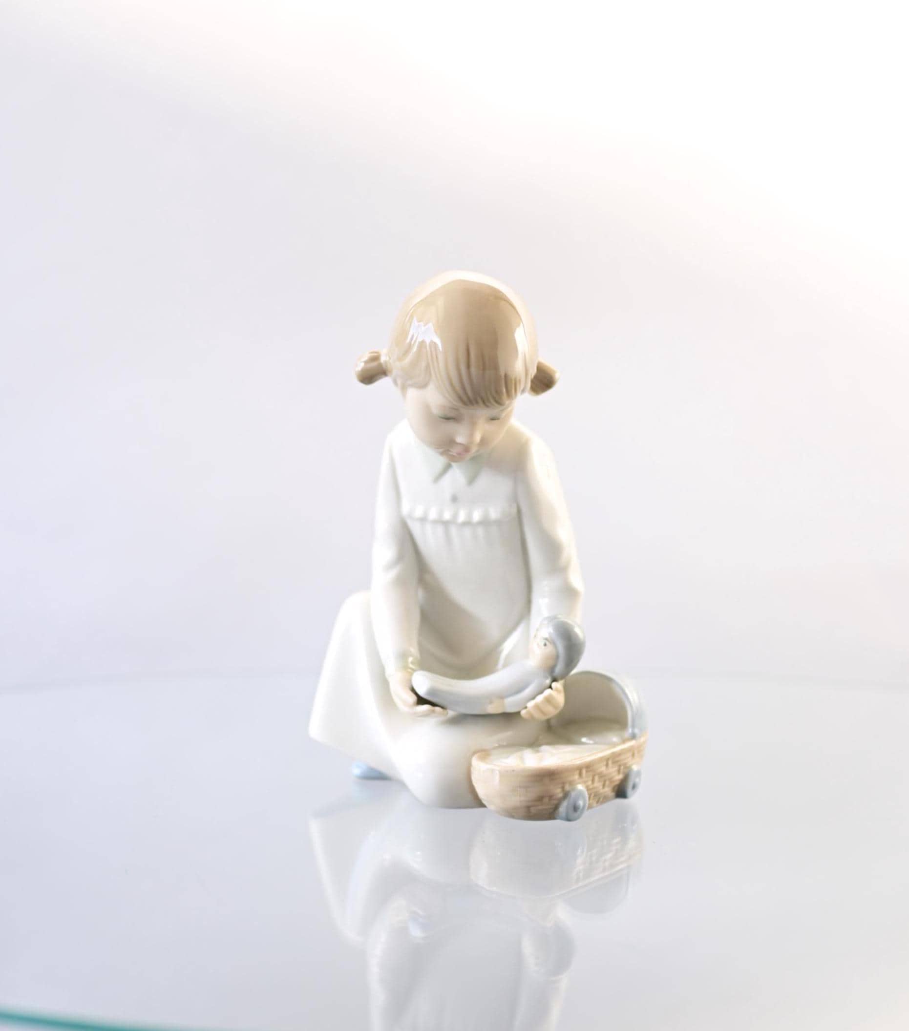 ヴィンテージ ナオ バイ リヤドロ - 画像 - Etsy 日本