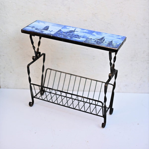 Vintage newspaper rack with Delft tiles, wrought iron reading table with tiles, - Earthenware, Iron (cast / wrought work).