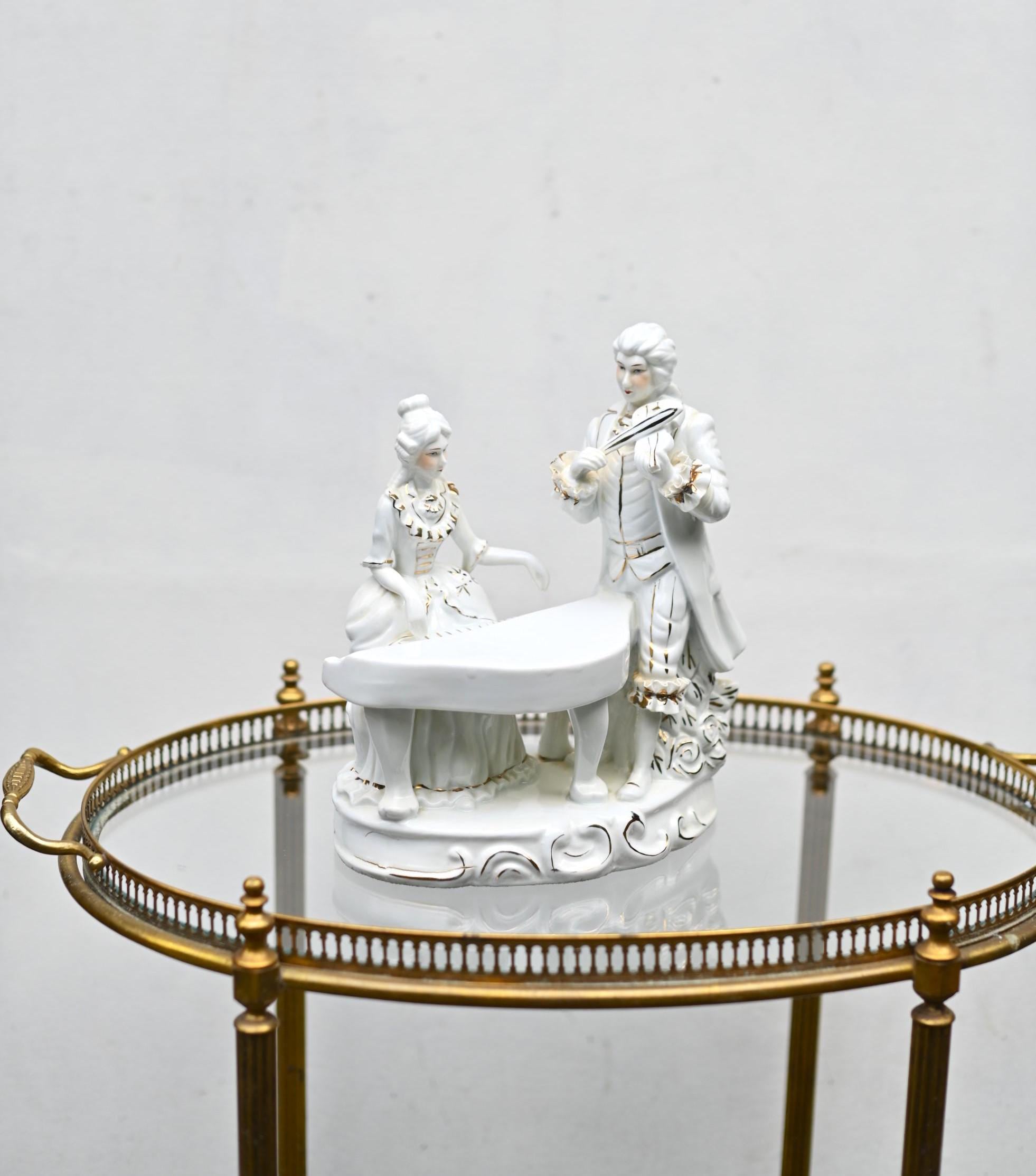 ヴィンテージ・バロック磁器の置物：ピアノを弾く男女 - Etsy 日本