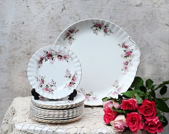 Royal Albert  Lavender Rose 1 large cake/taart schaal en 12 dessert bordjes .