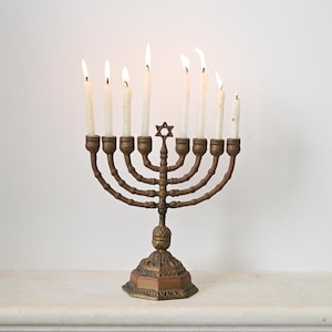 Beautiful vitage Menorah Candelabra/candelabra, Star of David Menorah Candlestick eight arms.