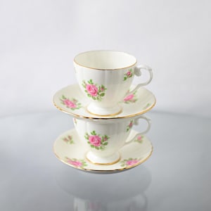 Royal Grafton - Juego de 2 tazas de café y platillos de porcelana de gran tamaño, hermosa decoración de rosas. Porcelana fina. Fabricada en Inglaterra.
