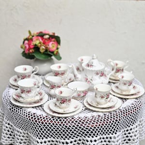 Royal Albert Lavender Rose breakfast service, for 8 people (4 ladies and 4 men&#39;s cups), wedding gift, birthday gift.
