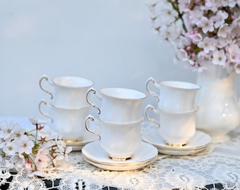 Vintage. Paragon Teetasse Weiß mit Gold nach Absprache mit H.M. die Queen China Potters
