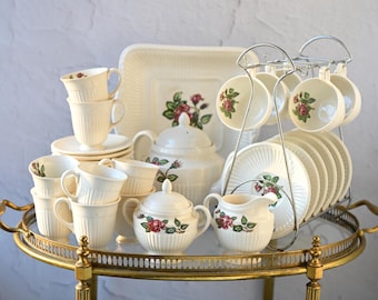 Beautiful vintage WEDGWOOD Moss Rose-servies, Etruria & Barlaston tea service for 12 people.