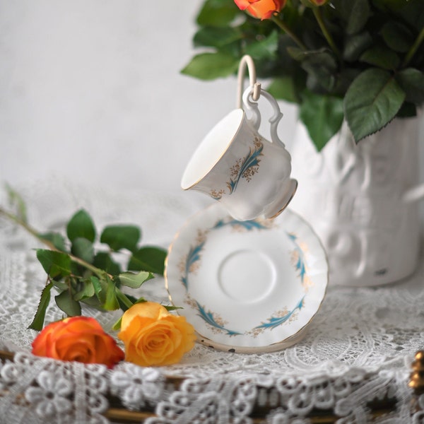 Vintage. Royal Albert theekopje en schotel.