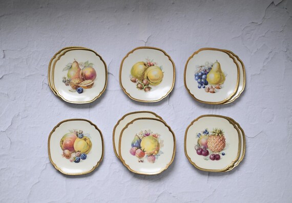 Antique Czech porcelain set of 10 fruit plates. Verzamelobject.