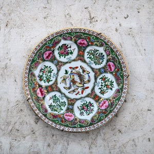 Vintage Rose Medaillon Decoratieve  Plate , hand geschilderde Chinese plaat.