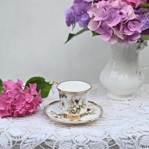 Beautiful vintage Elizabethan Bone China Teacup and Saucer.