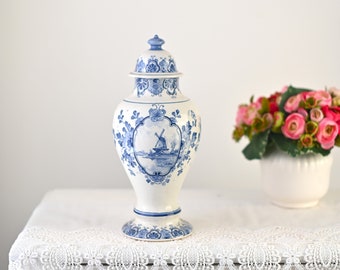 Antique beautiful Delft vase, Ginger jar, vase with lid, blue and white vase. Collector's item. Made in Holland. hand painted.