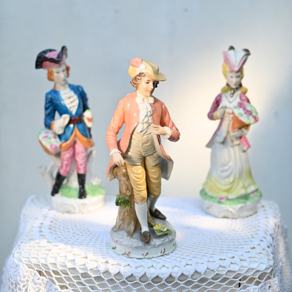 Victorian Porcelain Figurine Man, statue vintage Français Country Decor. (31 cm)