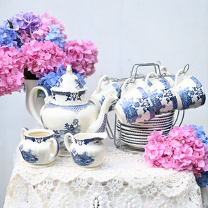 Vintage Engels blauw en wit porselein set voor 6 personen theekopjes en schotels Royal Tudor Mandarin gemaakt door Grindley van Stoke.