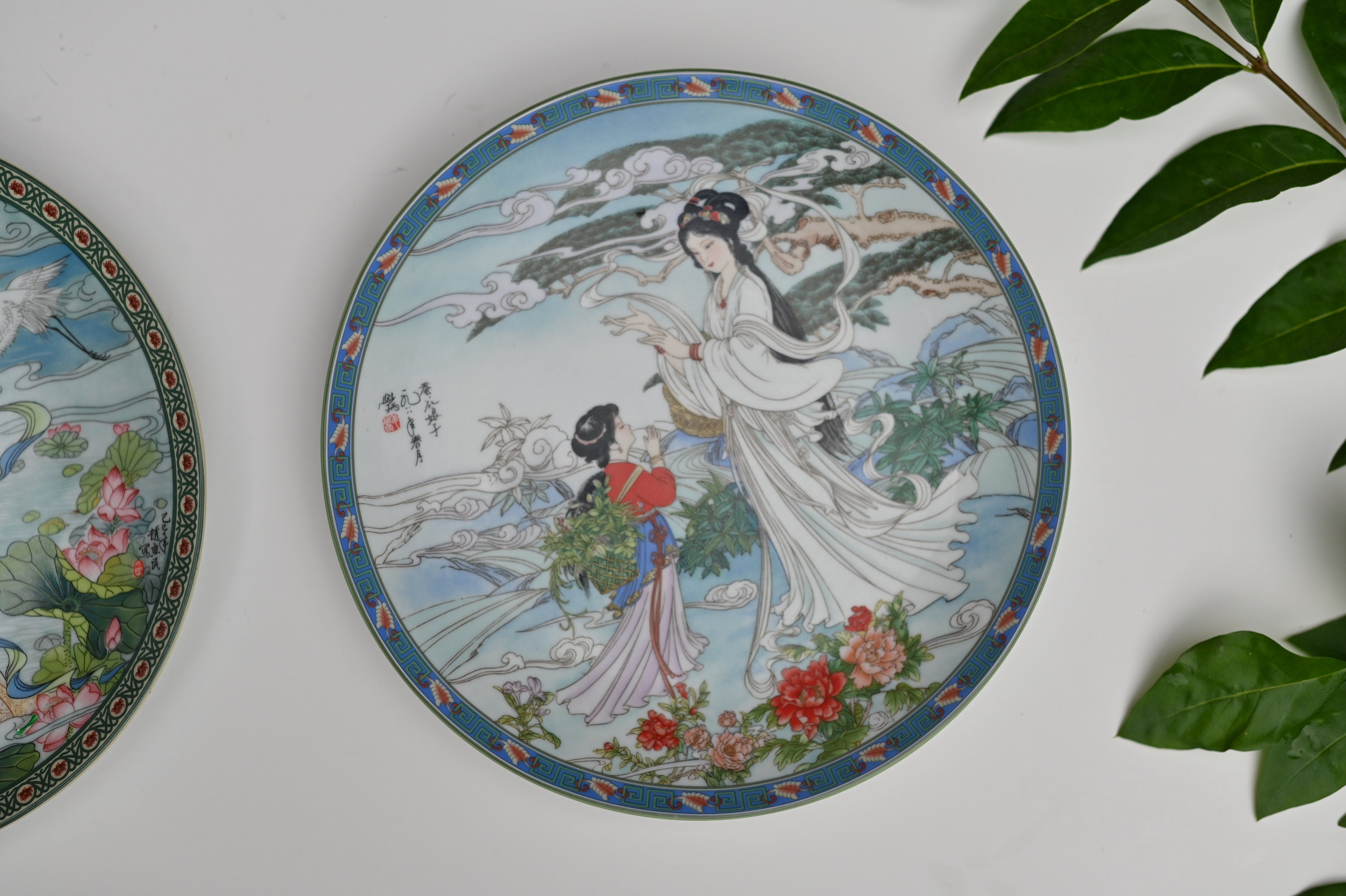 景徳鎮御用磁器皿：紅楼夢の美女たち 2枚セット - Etsy 日本