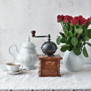 Vintage koffiemolen - Houten koffiemolen.