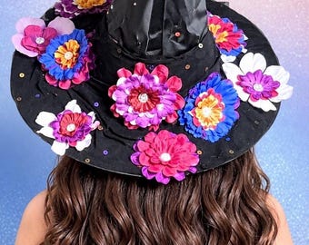Sombrero de bruja de flores silvestres de medianoche