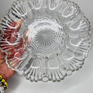 Prato vintage Anchor Hocking para ovos recheados, em vidro transparente com formato de concha ondulada, 25 cm (10 polegadas), travessa para aperitivos, estilo meados do século XX.