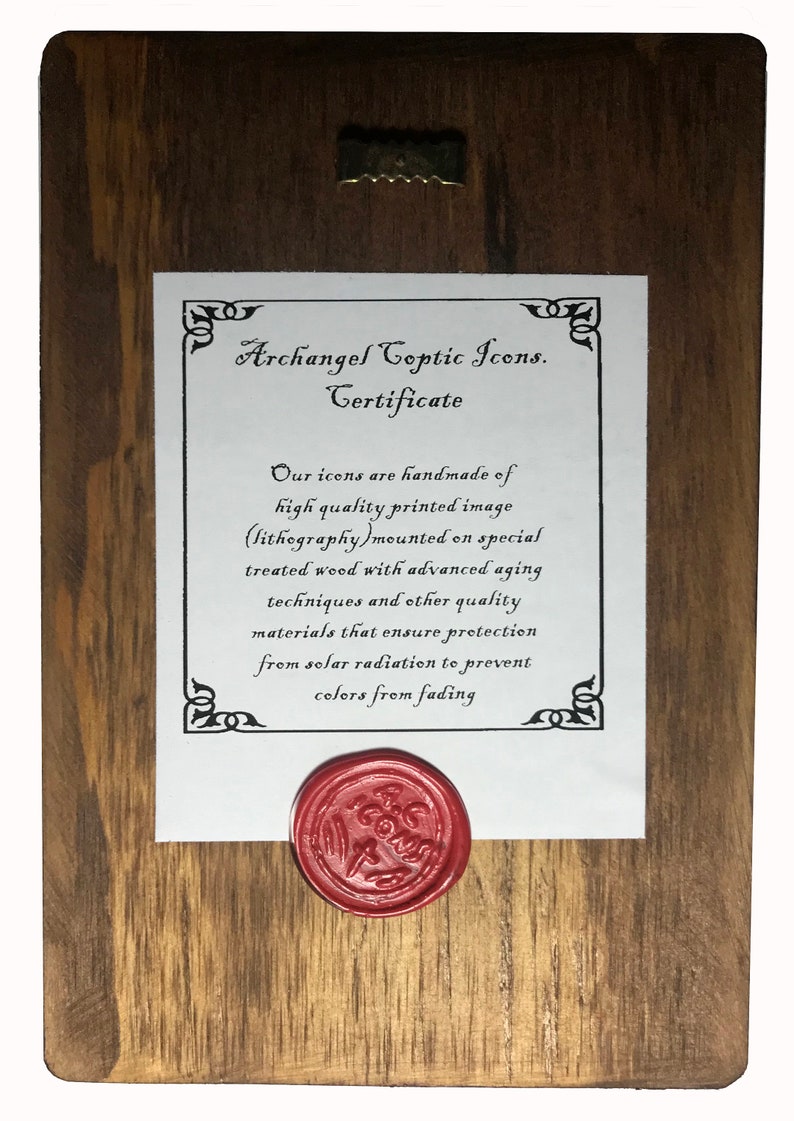 Op de afbeelding: Een echtheidscertificaat voor een aartsengel Koptische Icoon. Het certificaat is gedrukt op een houten achtergrond en heeft een rode waszegel. De tekst luidt "Archangel Coptic Icons. Certificate. Our icons are handmade of high quality printed image (lithography) mounted on special treated wood with advanced aging techniques and other quality materials that ensure protection from solar radiation to prevent colours from fading."