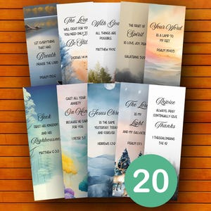 Könnte beinhalten: Eine Sammlung von zwanzig rechteckigen Lesezeichen mit aquarellartigen Landschaften und verschiedenen religiösen Schriftstellen, die in schwarzen Schreib- und serifenlosen Schriften gedruckt sind, darunter Passagen aus den Psalmen, Matthäus, Exodus und Thessalonicher.