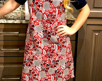 Ensemble tablier floral et manique : coton rouge, blanc et noir