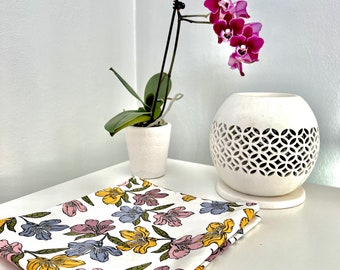 Ensemble de serviettes en toile de coton à fleurs : fleurs lilas, roses et jaunes