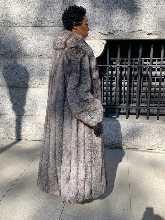 Pre-loved Silver fox coat - image 6