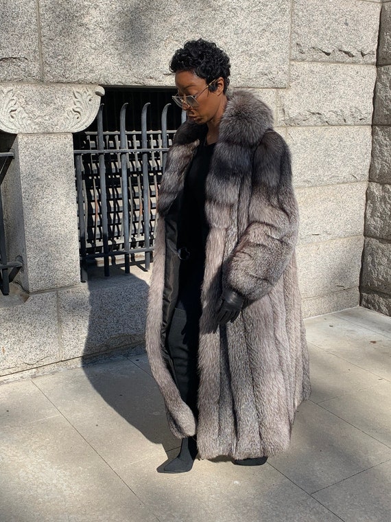 Pre-loved Silver fox coat - image 8