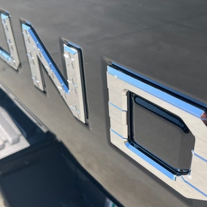 Insertos de letras para puerta trasera con bandera estadounidense que se adaptan a los accesorios de Toyota Tundra; se adaptan a los modelos 2022-2025 Adhesivo 3M