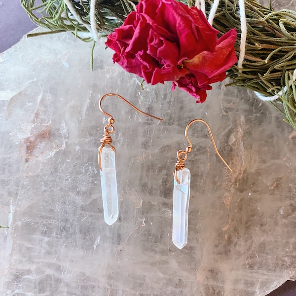 Boucles d'oreilles en quartz transparent Angel Aura | Boucles d'oreilles en fil de fer | Pendants d'oreilles en fil de cuivre et quartz | Reiki infusé