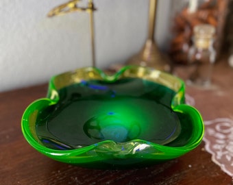 Vintage Uranium Emerald Green Art Glass Bowl