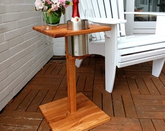 chillme PATIO, hochwertiger Tisch mit Flaschenhalter, Glashalter aus Eiche für Balkon und Terrasse