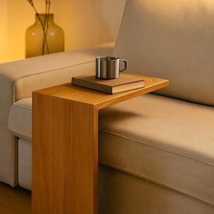 Sofabutler chillme floating – Handgefertigter Beistelltisch aus massivem Holz