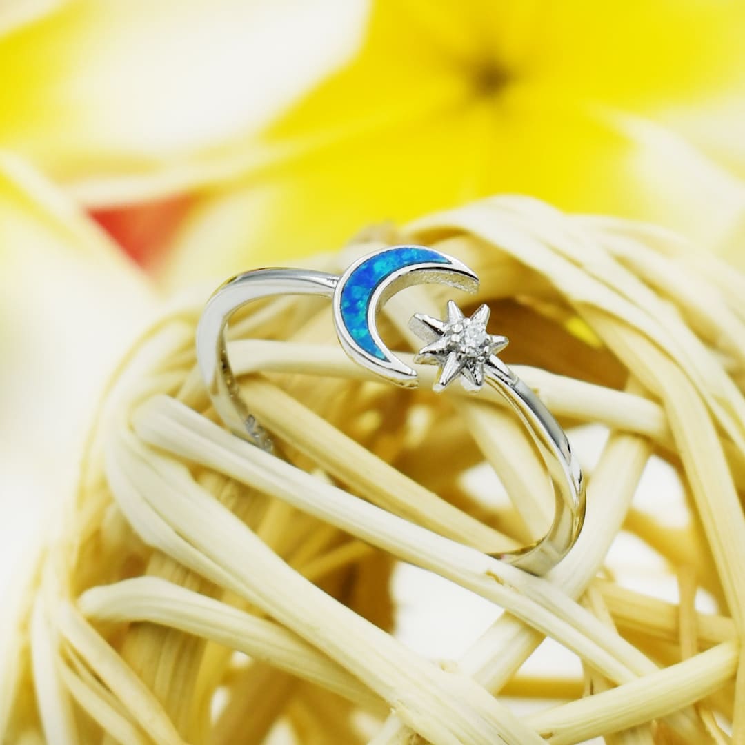 925 Sterling Silver Celestial Moon & Star Ring. 8mm Stackable