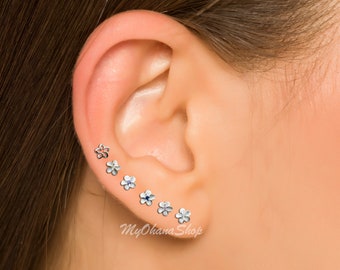 Petites boucles d'oreilles en argent plumeria. Fleur de plumeria hawaïenne de 5 mm avec cz transparent, rose, violet, bleu, découpe, or 2 tons. Boucles d'oreilles bébé.