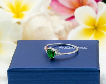 Gem Stone King 2.21 Ct Heart Simulated Emerald Engagement Ring - 925 Sterling Silver (Size 5-9)