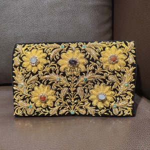 Cartera Zardozi con diseño vintage bordado a mano y piedras semipreciosas (25 x 15 x 5 cm)