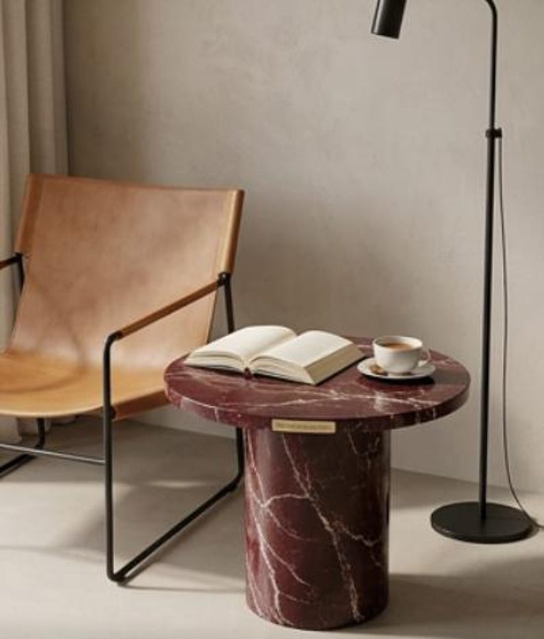 Peut inclure: Ensemble de trois tasses en c&eacute;ramique avec une finition mate et mouchet&eacute;e. Les tasses sont dans des tons cr&egrave;me, gris clair et gris fonc&eacute;. Chaque tasse a un design simple et minimaliste, parfait pour le caf&eacute; ou le th&eacute;.