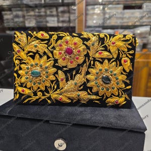 Cartera Zardozi con diseño vintage bordado a mano y piedras semipreciosas (25 x 15 x 5 cm)