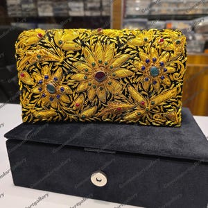 Cartera Zardozi con diseño vintage bordado a mano y piedras semipreciosas (25 x 15 x 5 cm)